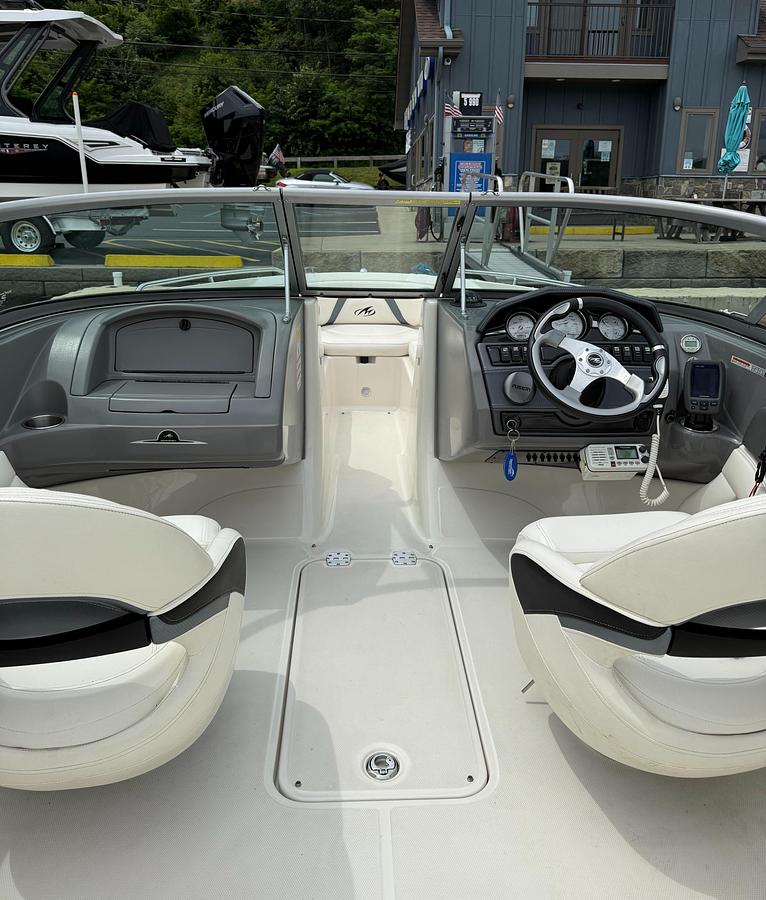 Used 2012 Monterey 204FS