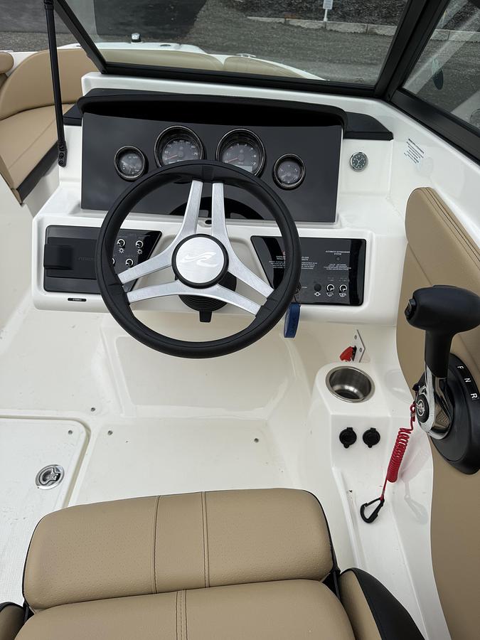 Used 2023 SeaRay SPX210