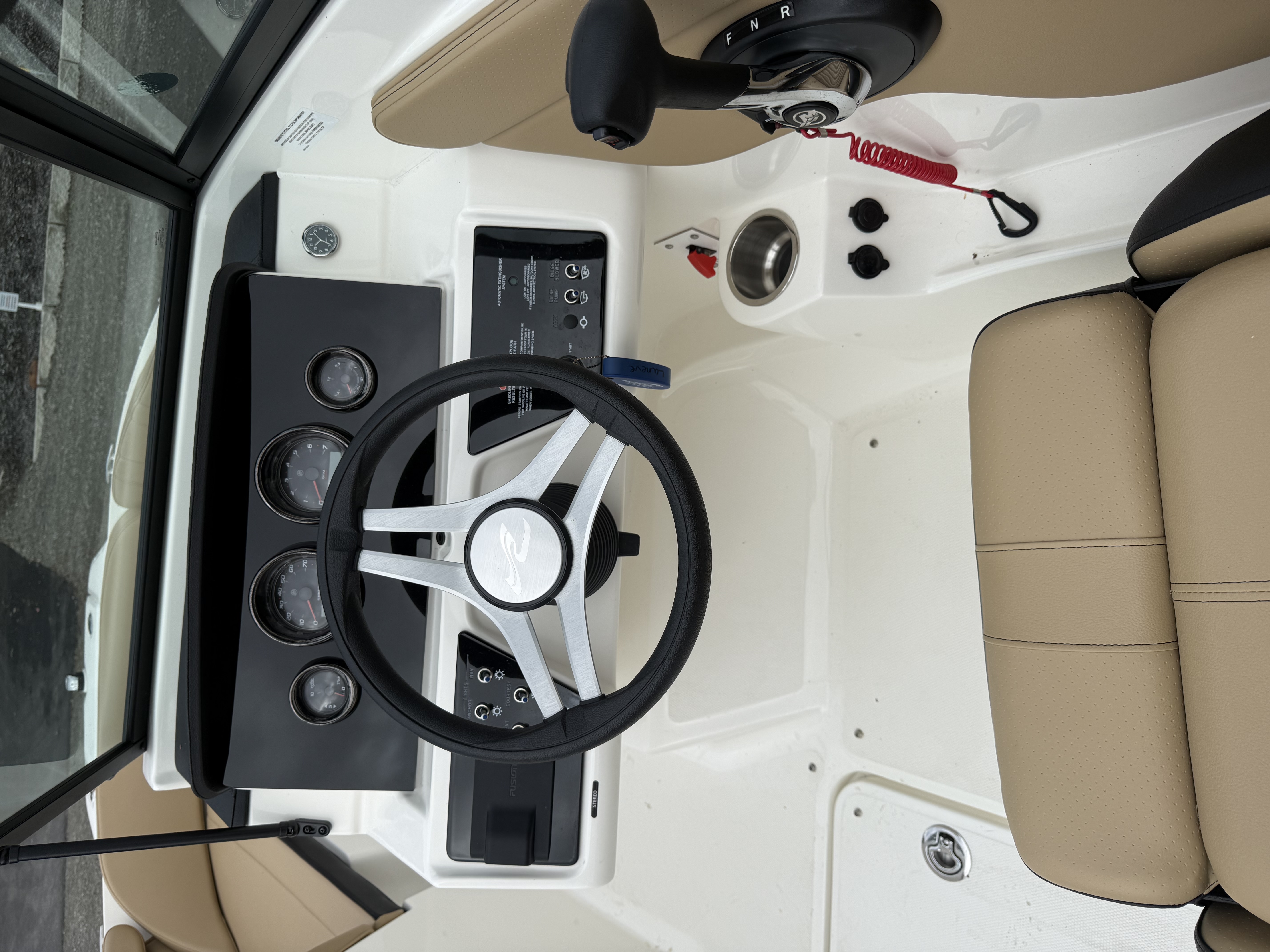 Used 2023 SeaRay SPX210