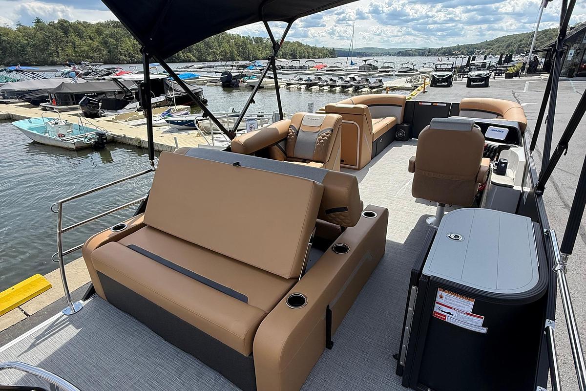 2026 Crest Conquest 215 SLS