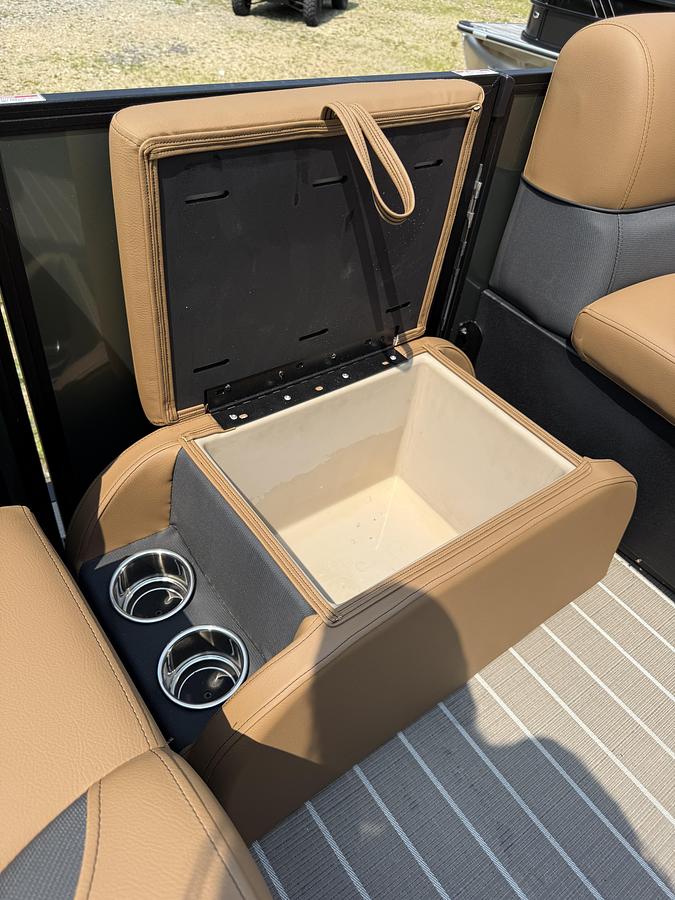 2027 Bentley Pontoons Legacy 223 Quad Swingback