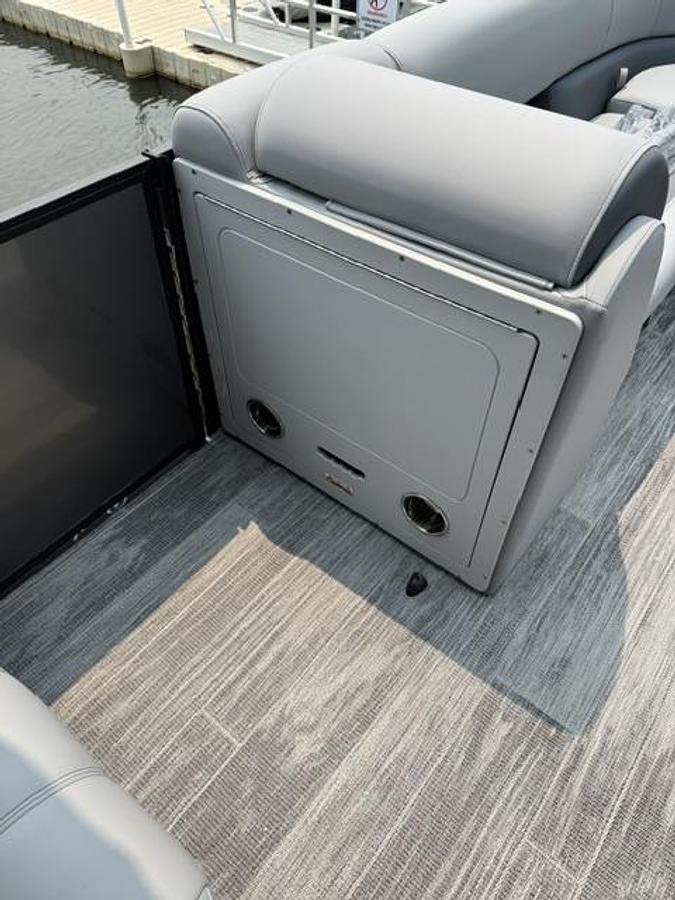 2027 Bentley Pontoons 243 Quad Swingback