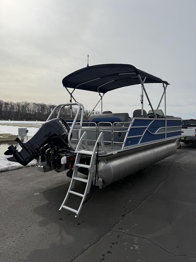 2026 Bentley Pontoons Legacy 200 Swingback