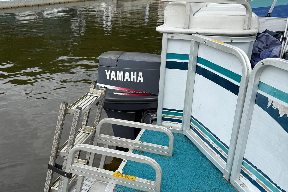 Used 1998 AquaPatio 210RS