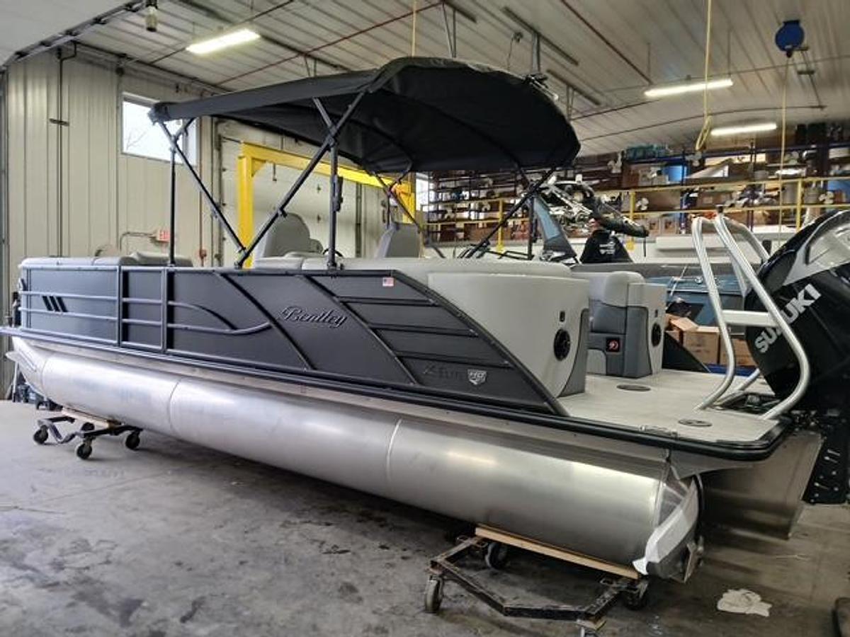 2025 Bentley Pontoons 253 Elite Admiral