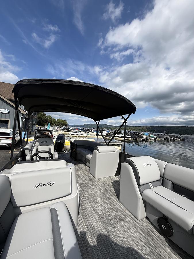 2027 Bentley Pontoons 223 Bolt