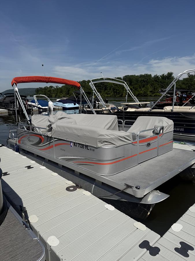 Used 2018 Qwest Edge 818
