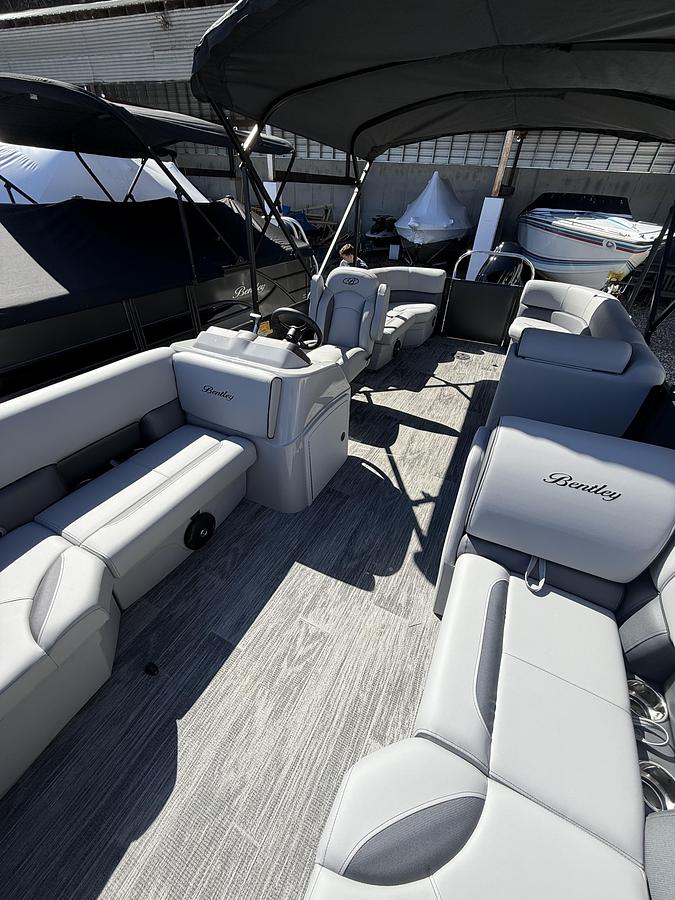 Used 2026 Bentley Pontoons Bolt 223