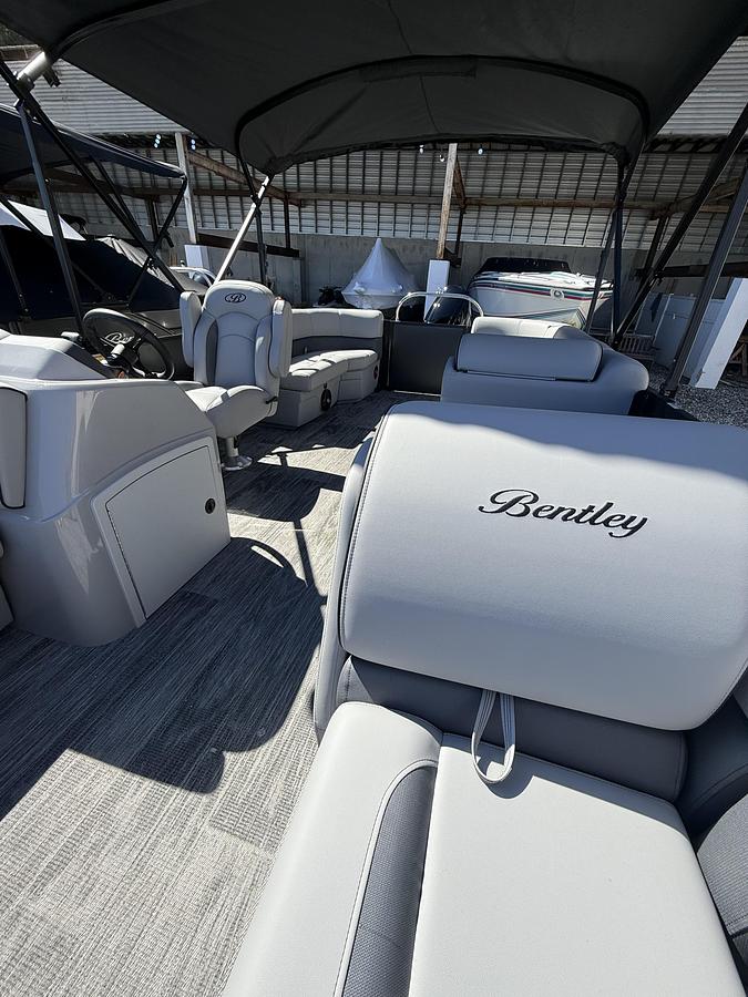Used 2026 Bentley Pontoons Bolt 223