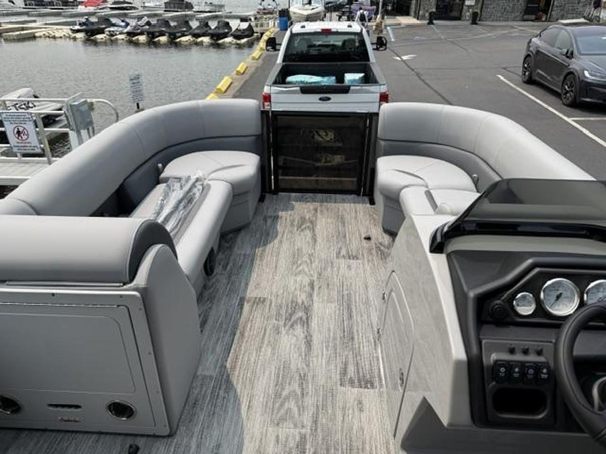 2027 Bentley Pontoons 243 Quad Swingback