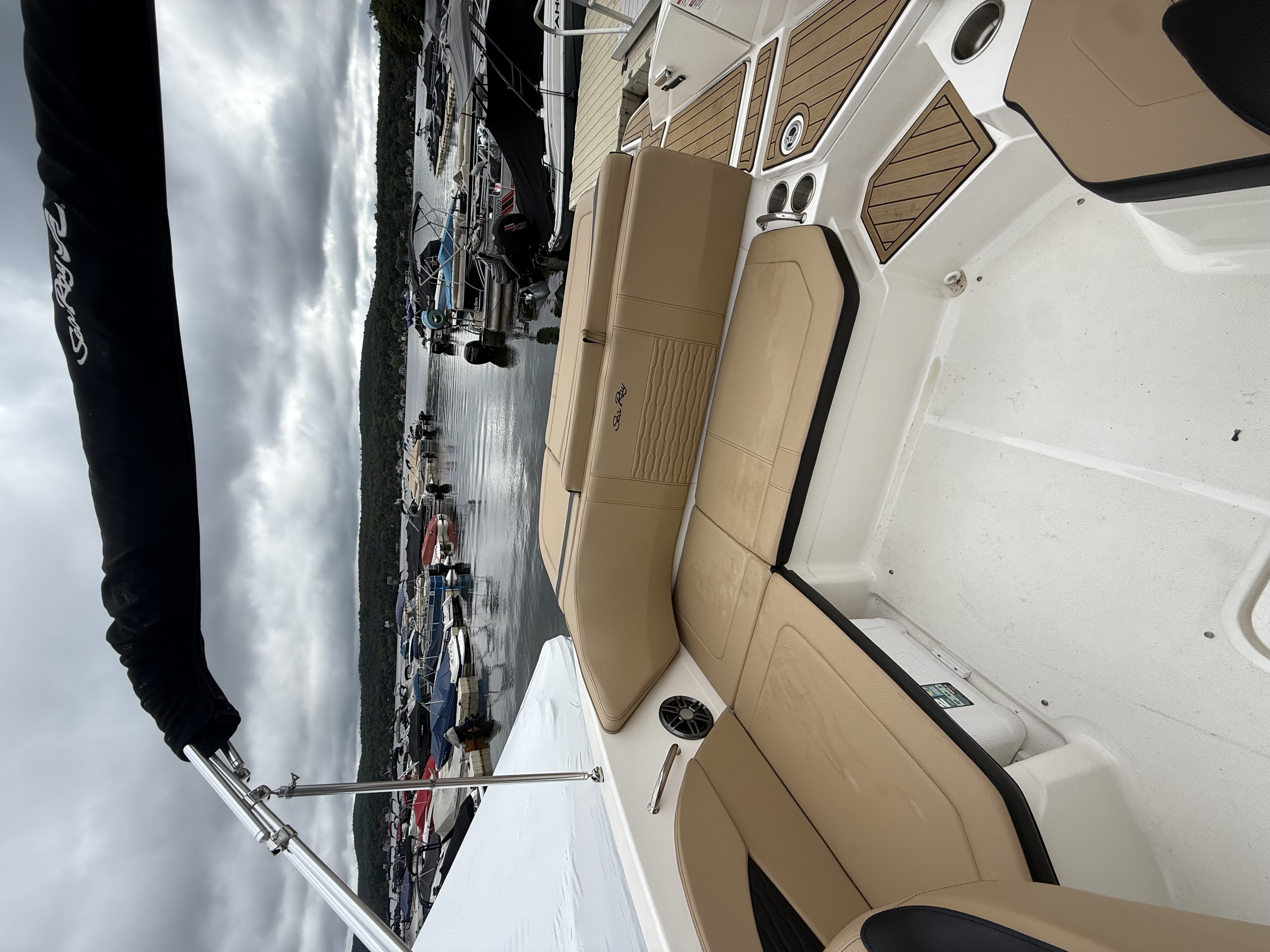 Used 2023 SeaRay SPX210