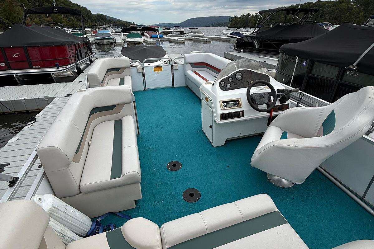 Used 1998 AquaPatio 210RS