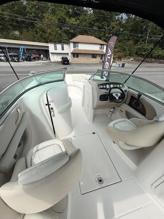 Used 2002 Chaparral 243 Sunesta