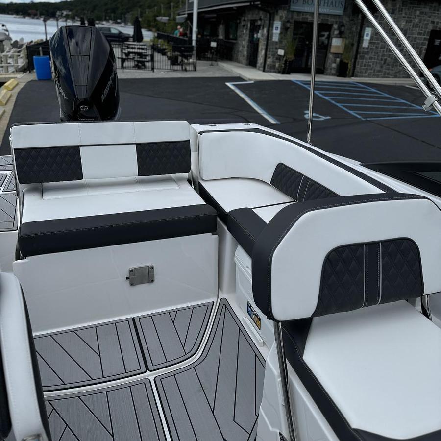 2025 Monterey M45 Series