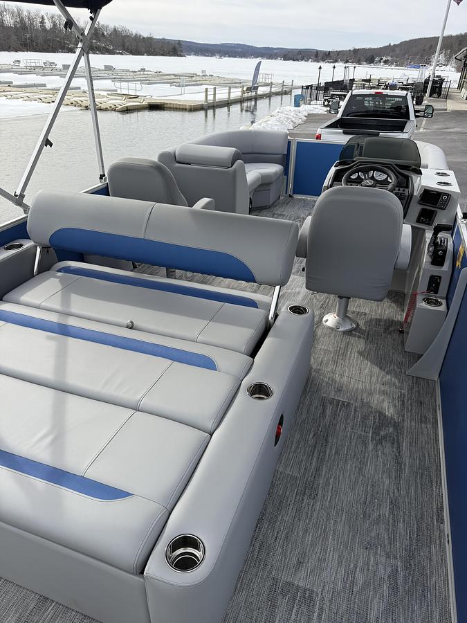2026 Bentley Pontoons Legacy 200 Swingback