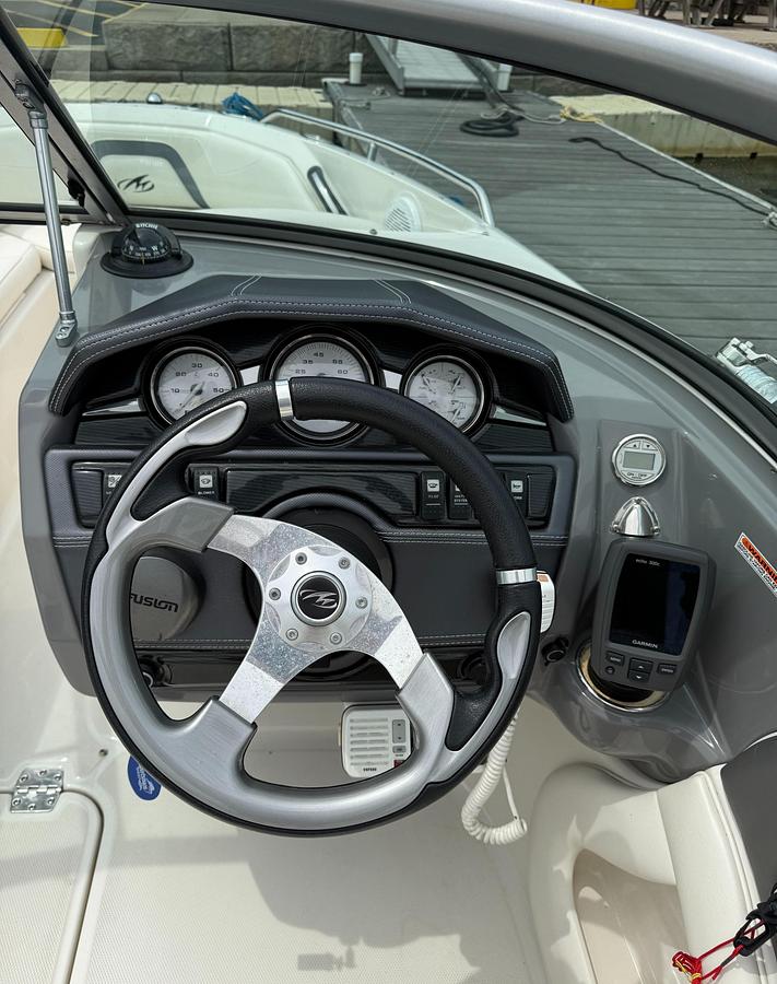 Used 2012 Monterey 204FS