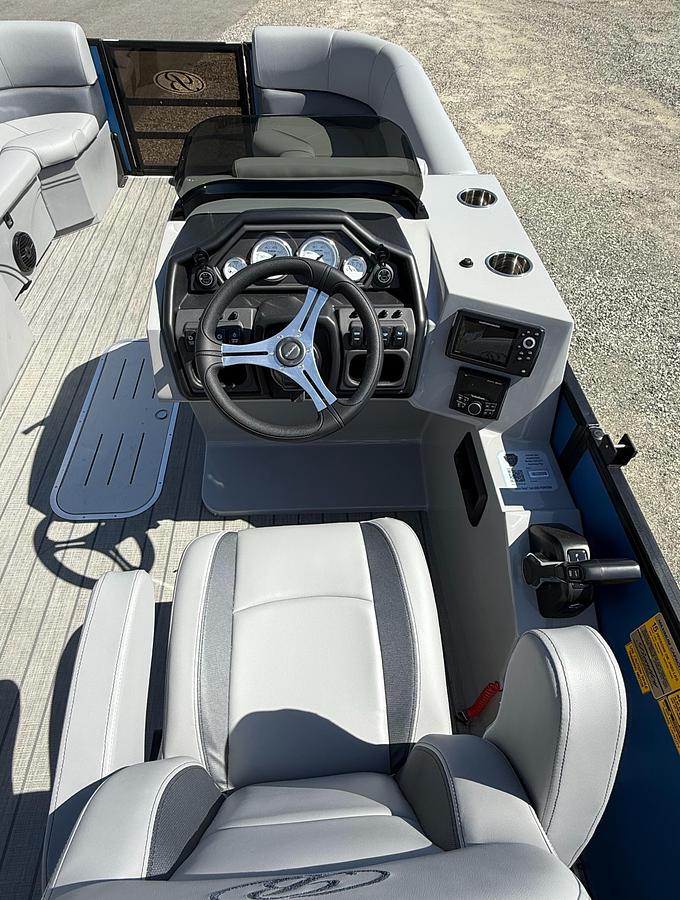 2025 Bentley Pontoons Legacy 223 Swingback