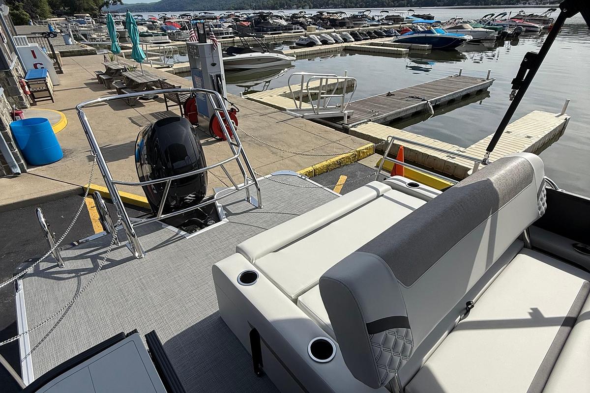 2026 Crest Conquest 230 SLSC