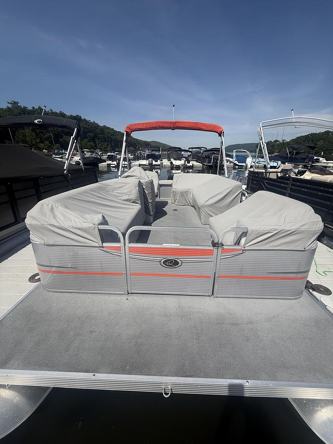 Used 2018 Qwest Edge 818