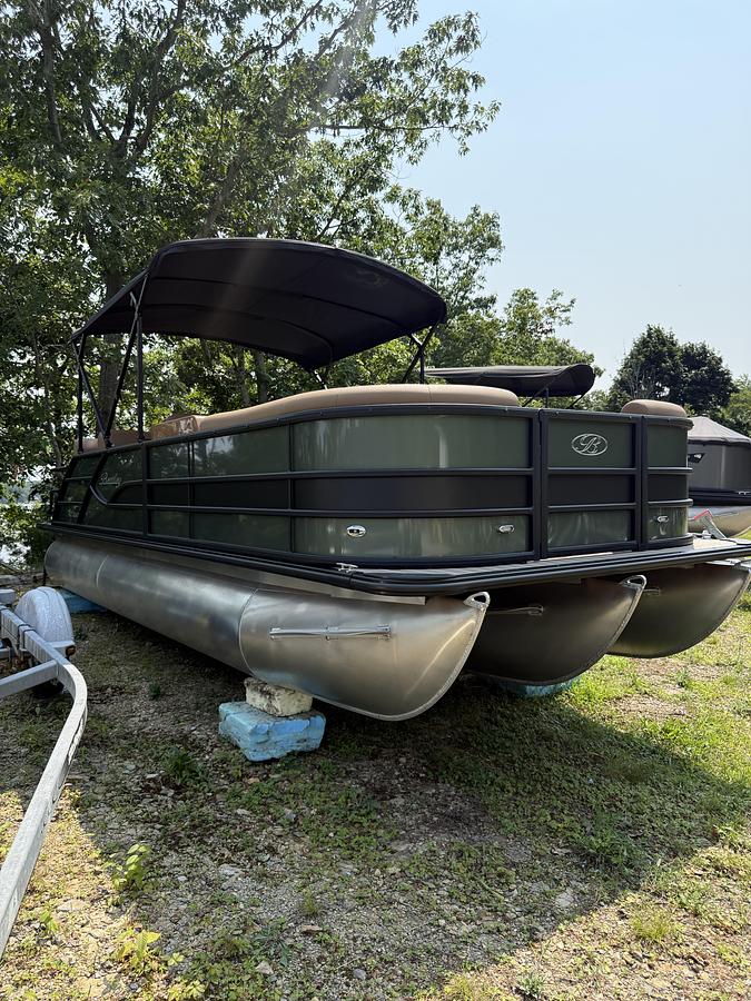 2027 Bentley Pontoons Legacy 223 Quad Swingback