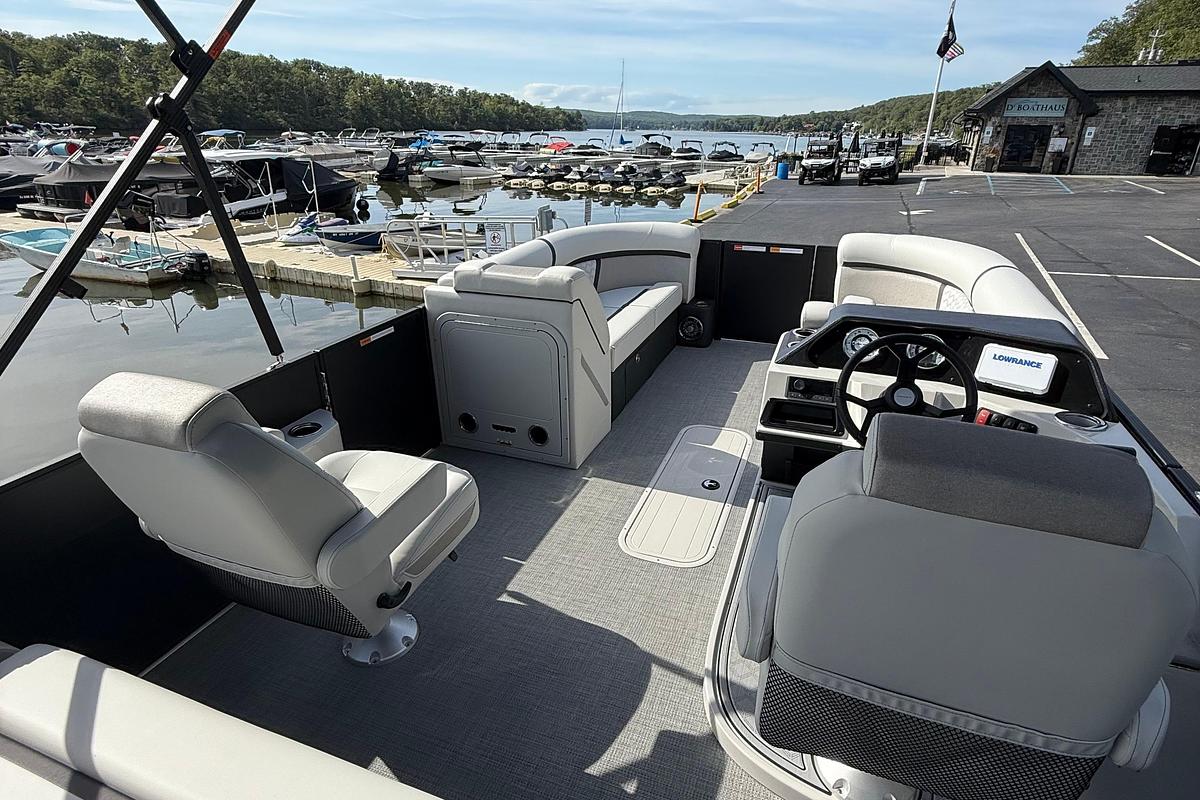 2026 Crest Conquest 230 SLSC