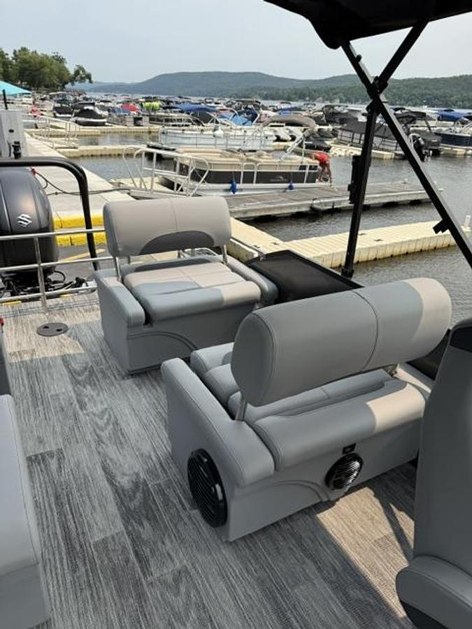 2027 Bentley Pontoons 243 Quad Swingback