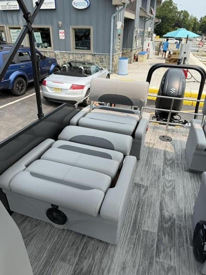 2027 Bentley Pontoons 243 Quad Swingback