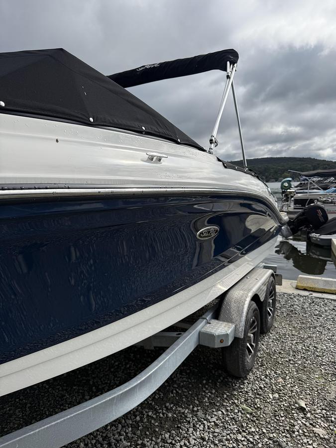 Used 2023 SeaRay SPX210