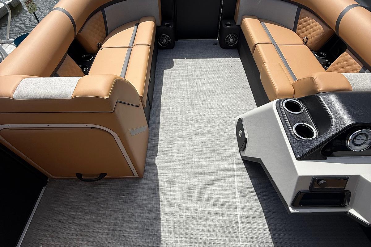 2026 Crest Conquest 215 SLS