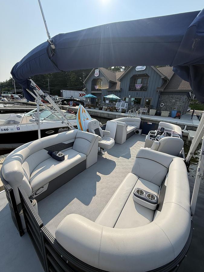 Used 2019 Bentley Pontoons I 220