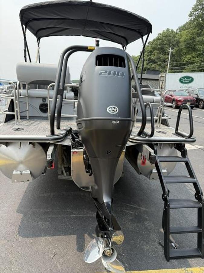 2027 Bentley Pontoons 243 Quad Swingback