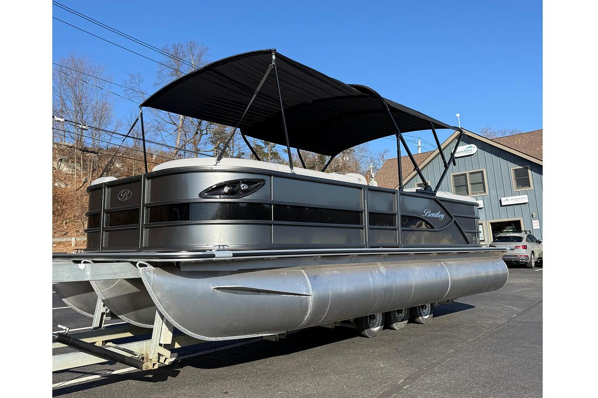 2026 Bentley Pontoons Legacy 223 Navigator