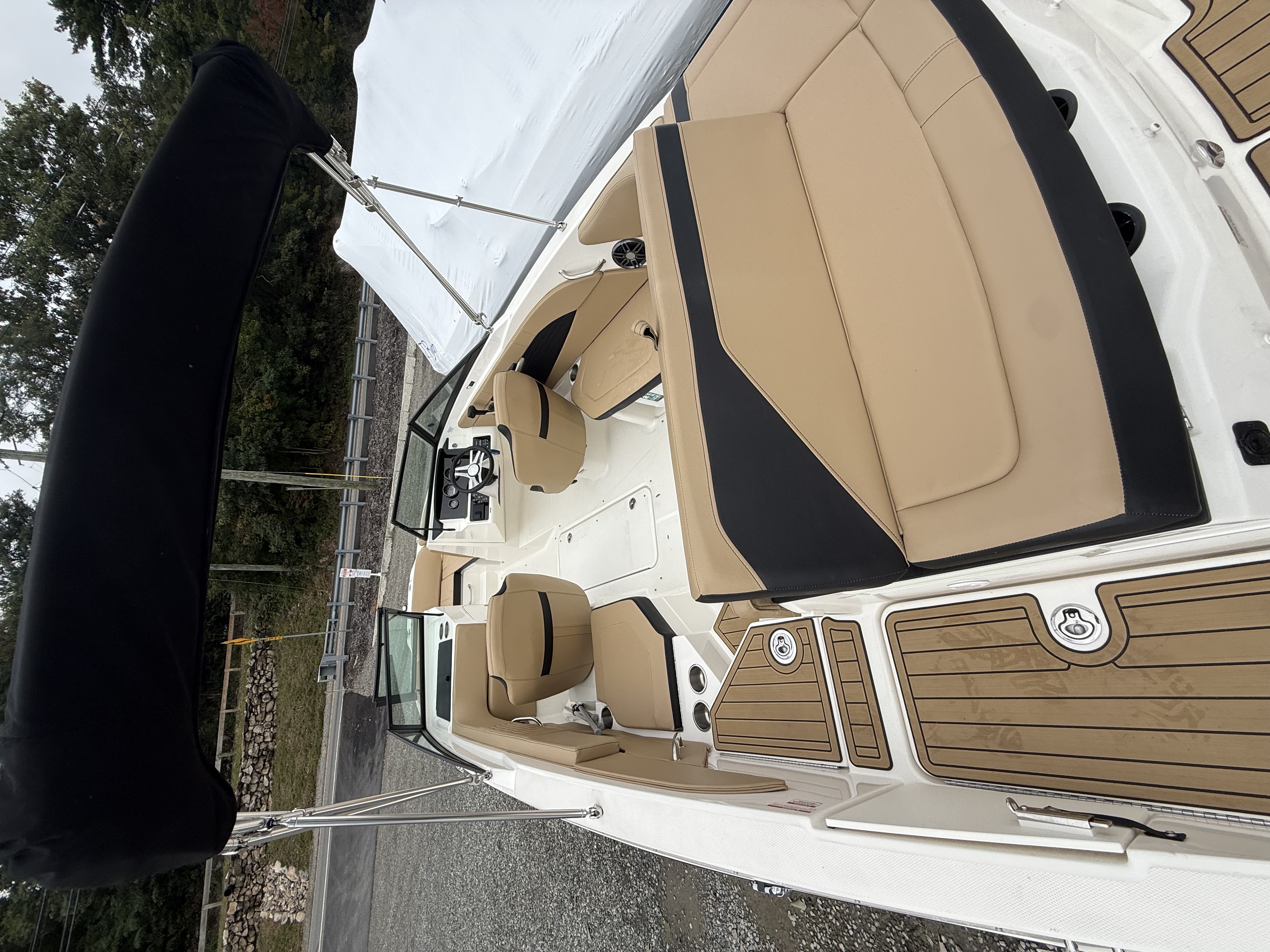 Used 2023 SeaRay SPX210