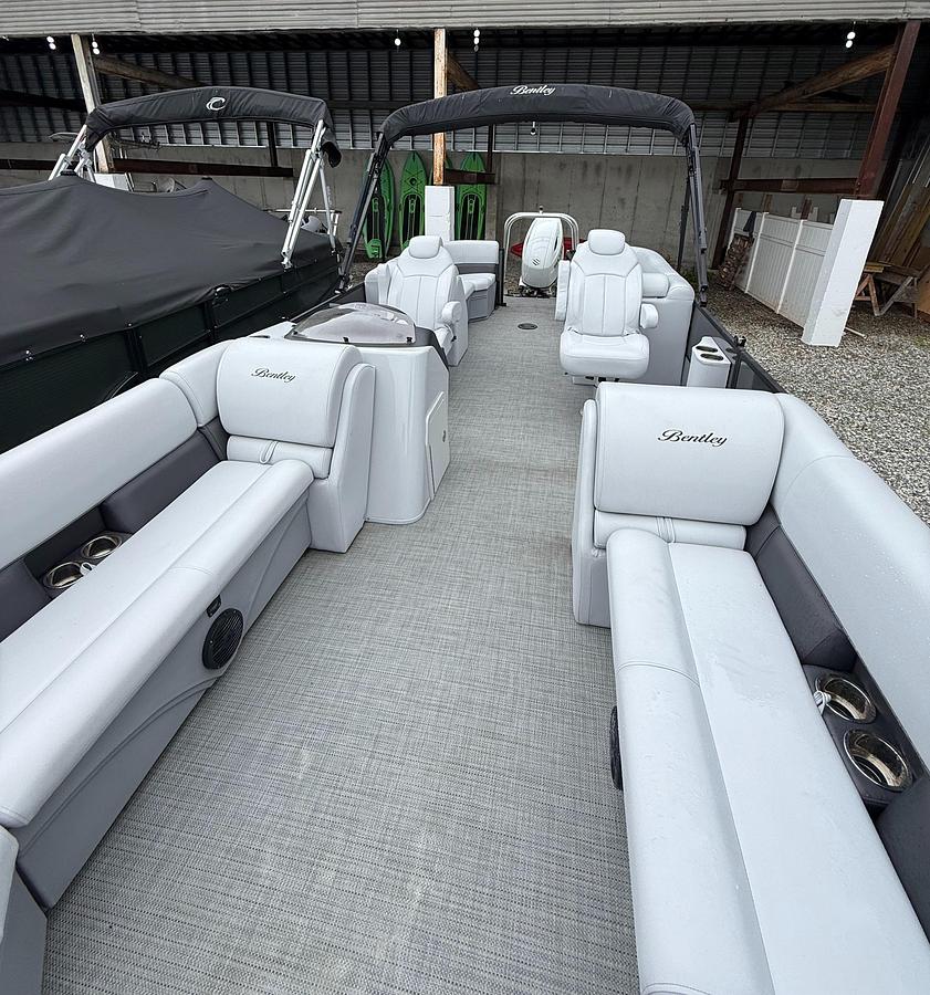 2024 Bentley Pontoons 240 Navigator