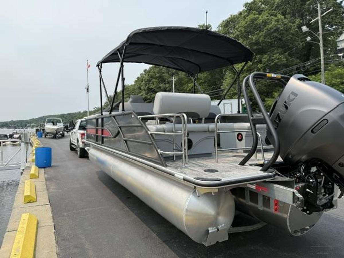 2027 Bentley Pontoons 243 Quad Swingback