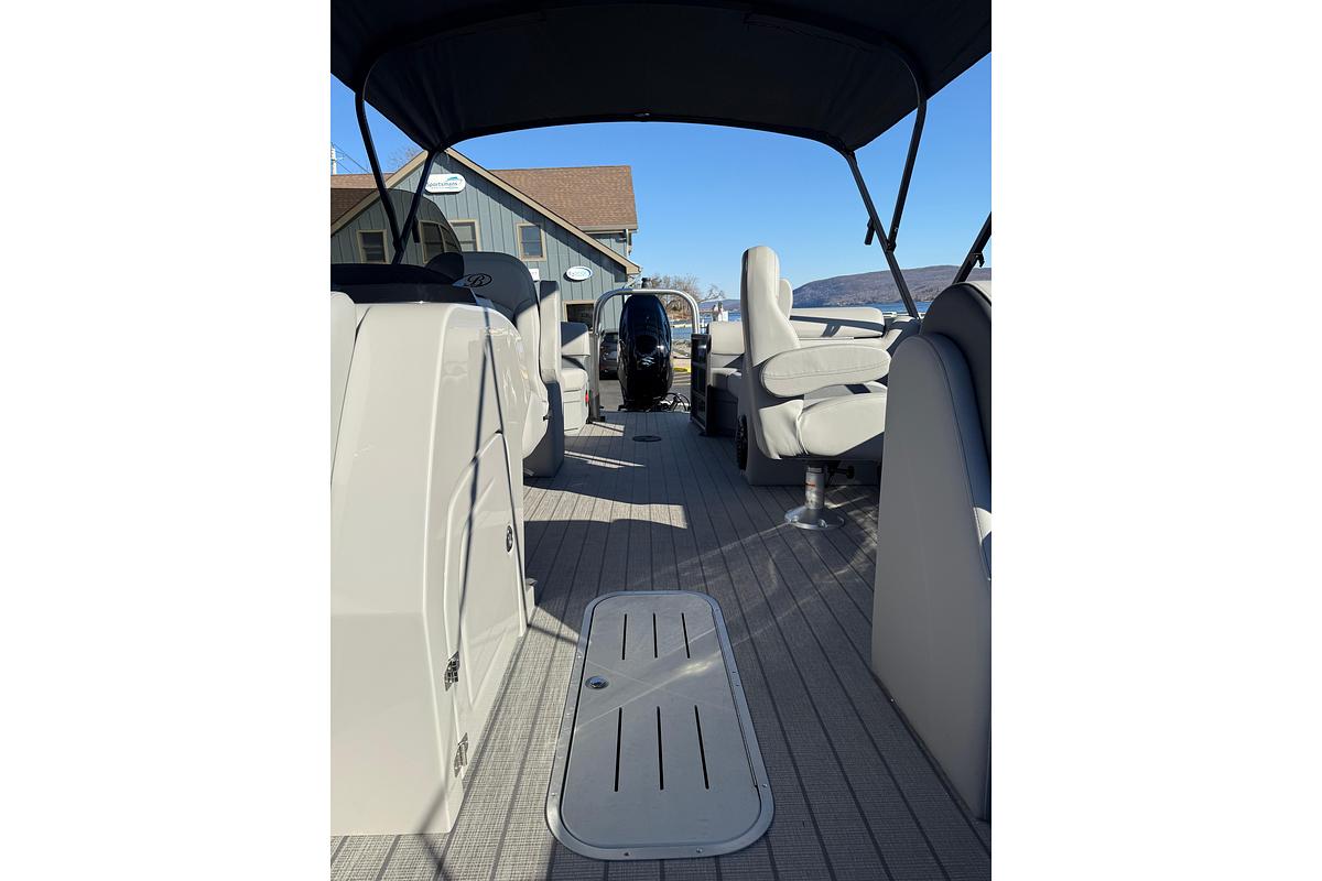 2026 Bentley Pontoons Legacy 223 Navigator