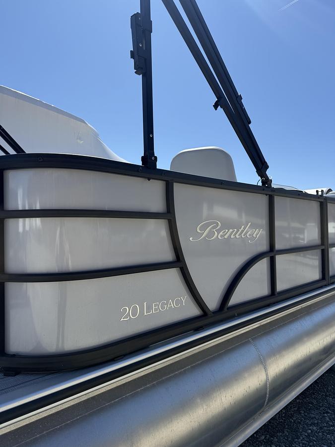 Used 2024 Bentley Pontoons 203 Legacy Cruise XL