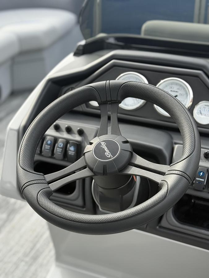 2026 Bentley Pontoons Legacy 200 Swingback