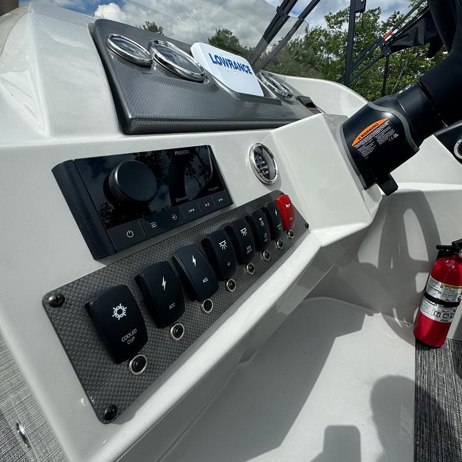 New 2024 Crest Classic LX 220