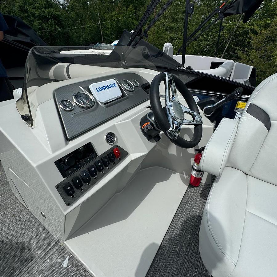 New 2024 Crest Classic LX 220