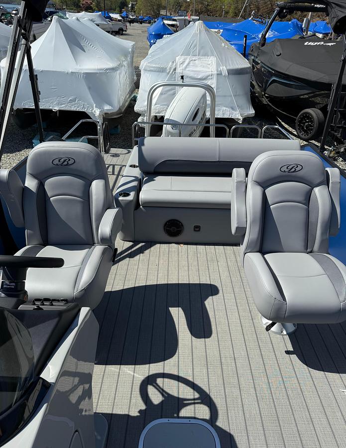 2025 Bentley Pontoons Legacy 223 Swingback