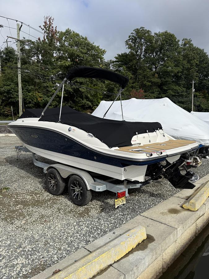 Used 2023 SeaRay SPX210