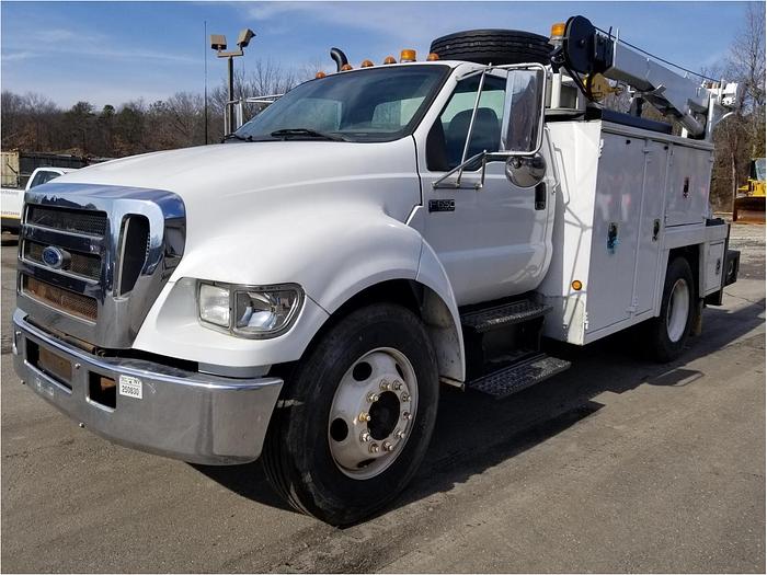 2004 FORD F650