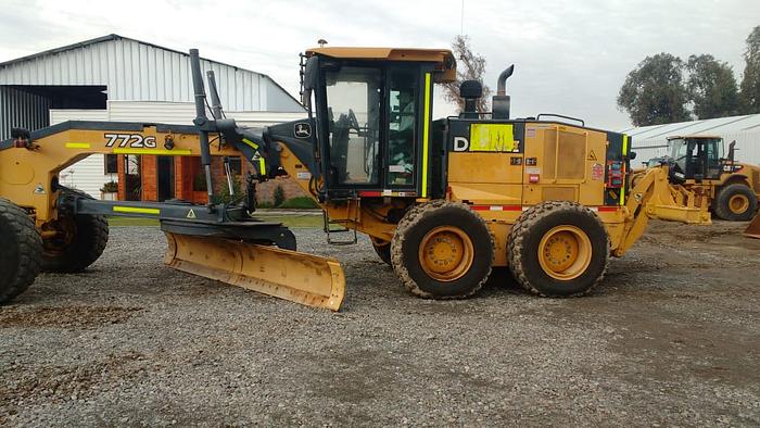 Usado 2011 JOHN DEERE 772G/GP