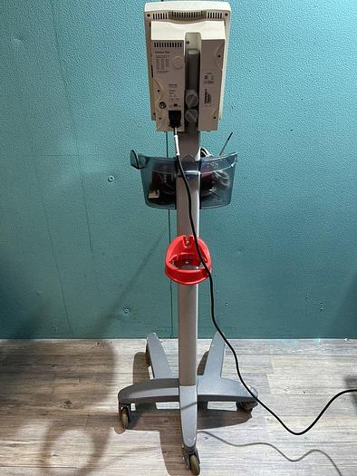 Gebraucht Datascope Trio Patientenmonitor auf Trolley mit 2x Manschette, EKG Kabel und SpO2 Fingersensor