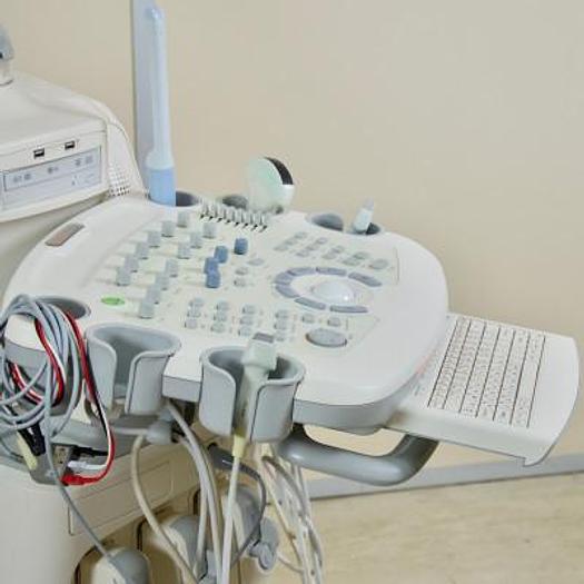 D'occasion ECHOGRAPHE  "RADIO+CARDIO"  MEDISON SONOACE X8 COULEUR DOPPLER 4 SONDES