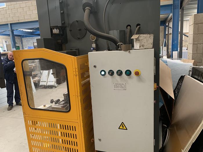 Used Mantech 3m x 100 ton CNC press brake 2 axis