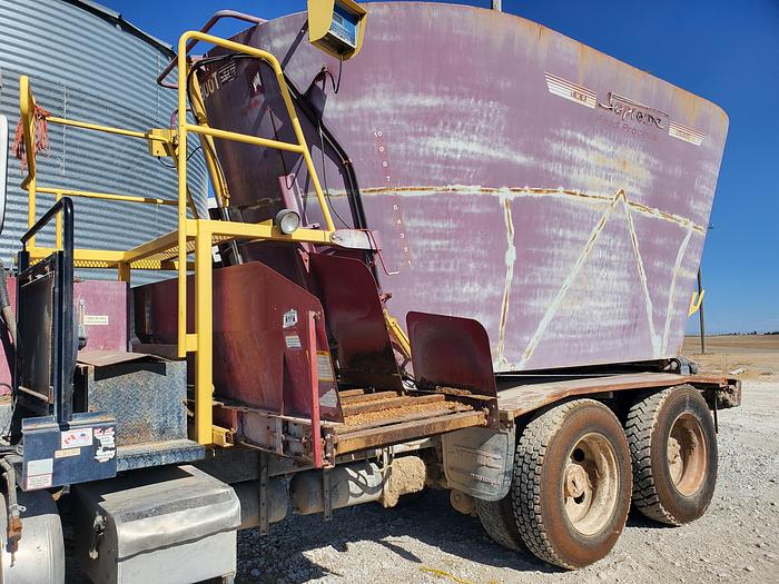 Used Peterbilt w/ Supreme 900T Vertical Feed Box - Allison Transmission