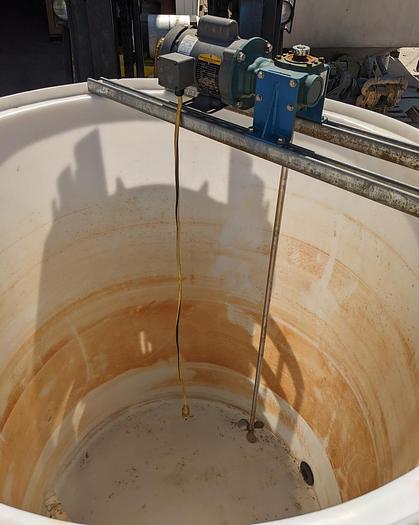 Used TK-14: 500 Gallon Vertical Tank with Mixer