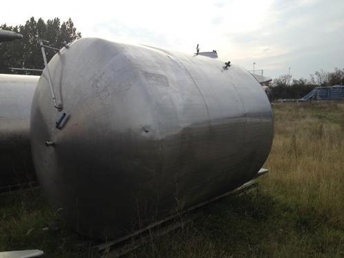 Brugt 16 m3 opretstående rustfri tanke.